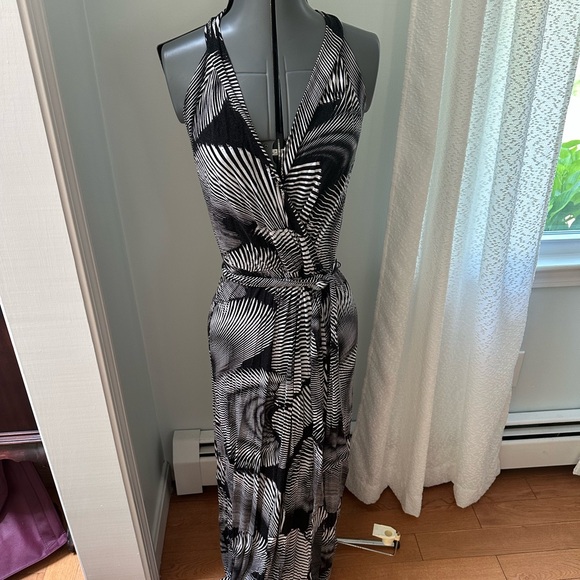 Black and White Patterned Maxi Dress - Picture 1 of 4